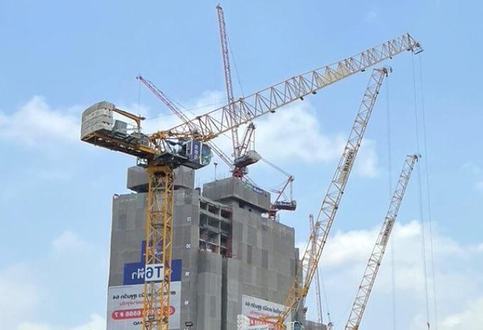 Large-fleet-of-Potain-luffing-jib-cranes-selected-for-innovative-skyscraper-in-Bangkok-02.jpg